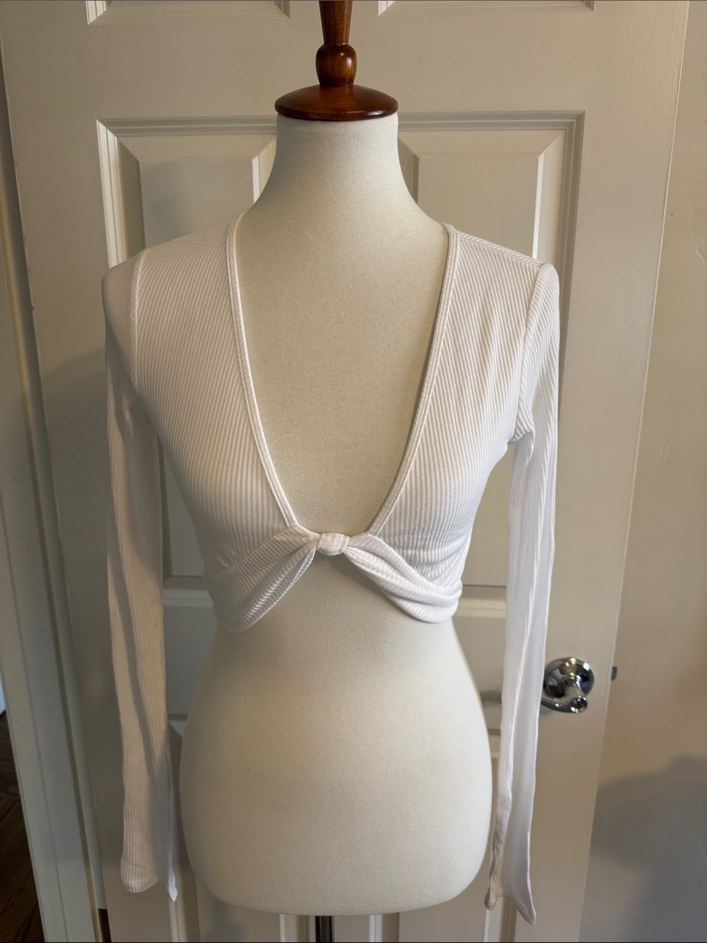ALO Yoga White Ribbed Long-Sleeve Knot Front Crop Top